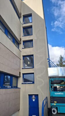 Čistenie fasády klientské centrum Dunajská Streda